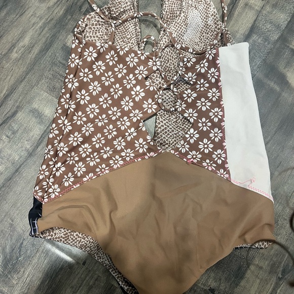 ACACIA ONE PIECE - Picture 3 of 5